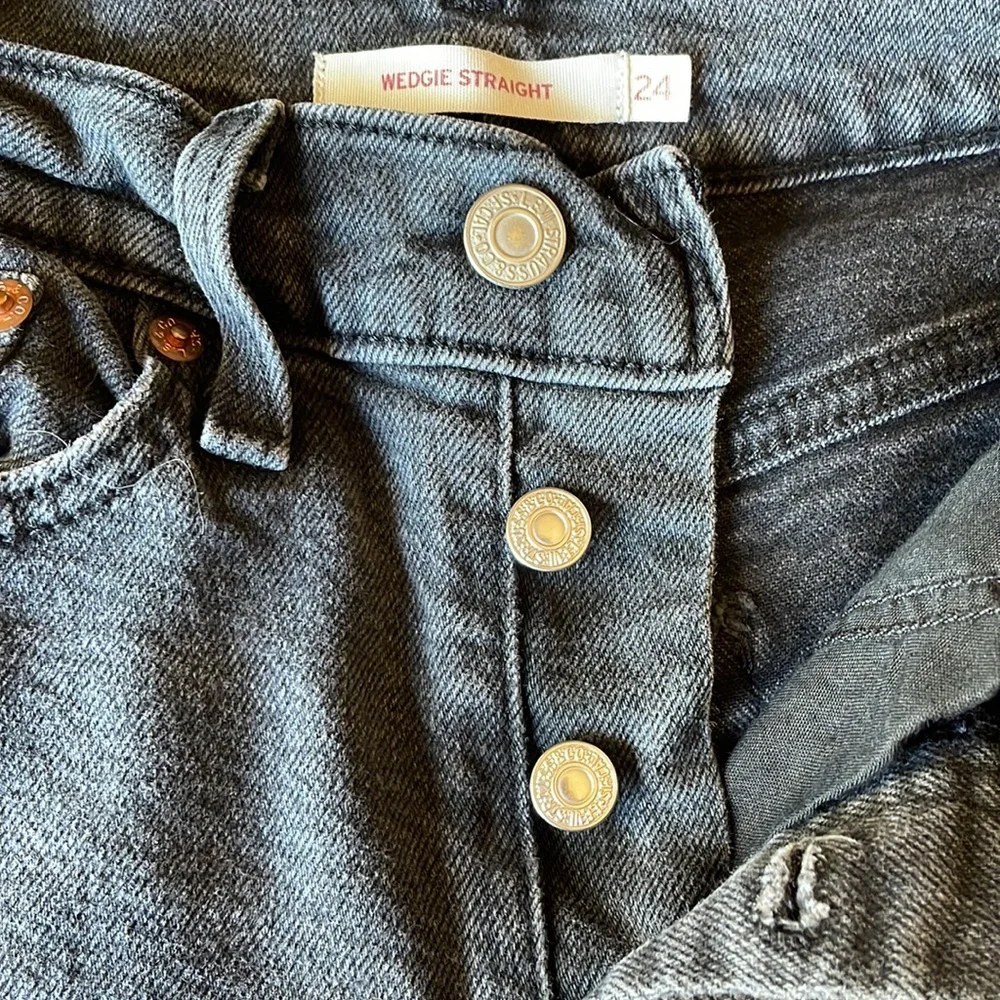 Levis - Picture 4 of 6